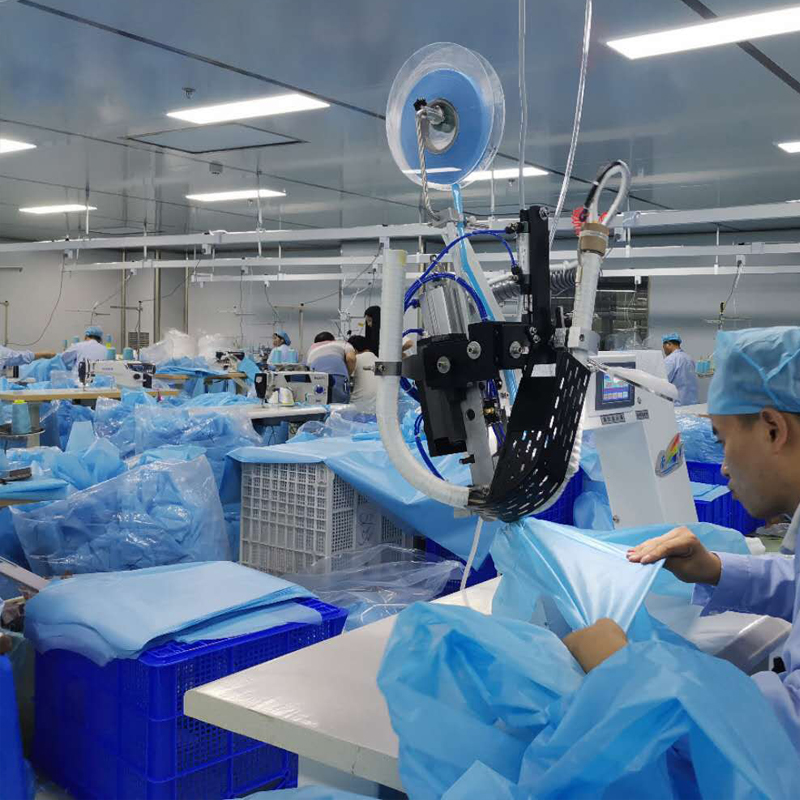 Yiwu Ruoxuan Bekleidungsfabrik, die Isolierkleider für Arbeiter an vorderster Front herstellt